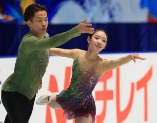 フィギュア　長岡・森口ペア、五輪代表入り確実に　全日本選手権で2年ぶりV