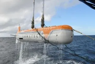 水深8千m超の地形探査に成功 海洋研究開発機構「うらしま