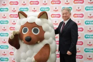 記者会見を終え、笑顔を見せる名古屋テレビ放送の清水伸司社長=18日午後、名古屋市