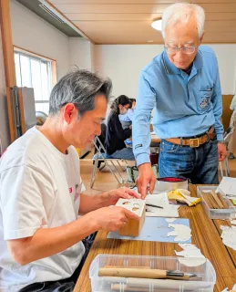 八雲発祥の木彫り熊 この手で 全40回の講座スタート：北海道新聞デジタル