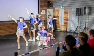 女子高生相撲部アニメの声優、九重部屋のちゃんこ振る舞う　福島でイベント