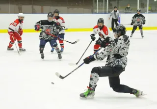 アイスホッケー全道中学大会　ASC北海道と釧鳥取が決勝へ