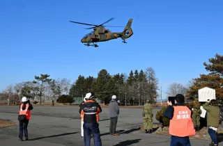 陸自ヘリが豊頃で離着陸訓練、災害時に備え　町と情報伝達連携