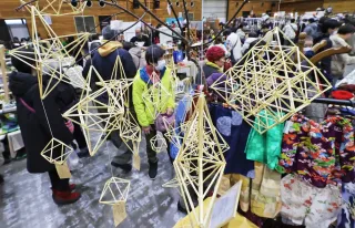 旭川で手づくり作家展　一点モノのインテリア雑貨・革製品が人気