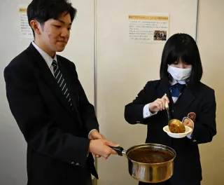 標津高生が防災食　シカ肉シチュー商品化目指す