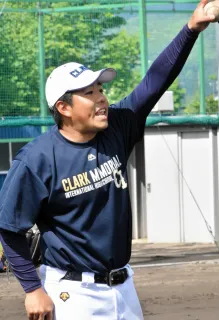 ＜深川＞クラーク高野球部初のOBコーチ　岡田将也さん（22）