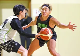 レバンガの守りは任せろ　日本人最年長の関野（湧別町出身）　相手の得点源を徹底マーク