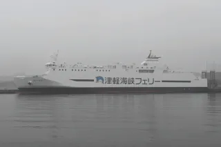 17日に本格運行を再開した津軽海峡フェリーの「ブルーマーメイド」