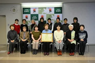 バラ園の美化、観光に一役　羽幌の住民団体に知事感謝状