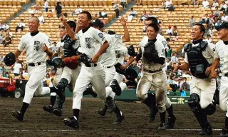 ２００４年夏の甲子園＞最終日 駒苫優勝 大旗初の海峡越え＝2004年08月23日掲載：北海道新聞デジタル