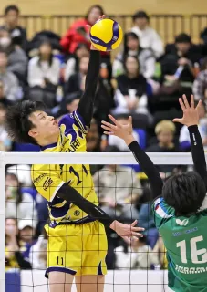 北海道イエロースターズ 中野が15スパイク バレーボールVリーグ東地区1