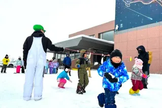 雪合戦、宝探しに笑顔の輪　新篠津で「ちびリンピック」