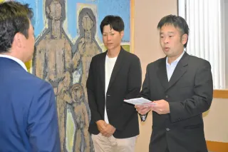 苫小牧の沼ノ端ジェッツが団員不足で解散、市へ70万円相当の野球用具を