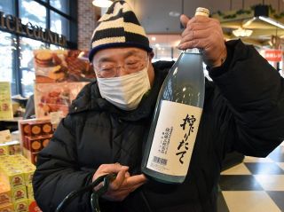 北の勝 搾りたて」発売 根室 「幻の酒」求め長い列：北海道新聞デジタル