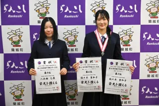 蘭越中生、全中スキー入賞報告　佐々木さん喜び、八木橋さん「来年Vを」