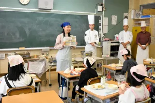 ご当地魚介スープ「コトリアード」給食に　小樽の小中学校で提供