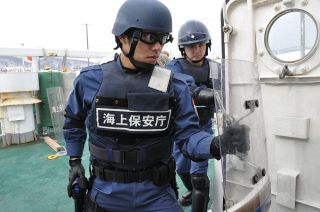 正月限定値引き 海上保安庁 特別警備隊 ヘルメット 警察機動隊