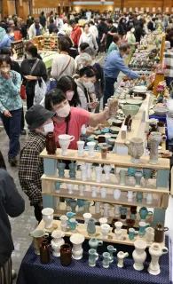全国の陶芸家の逸品ずらり　旭川で22日までフェス　絵付け体験、ろくろ実演も