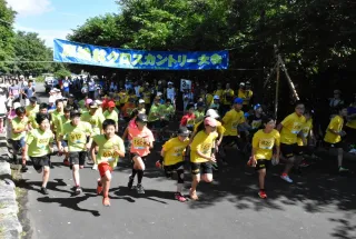 森の空気吸い込み快走　江別で原始林クロカン、2年ぶり開催