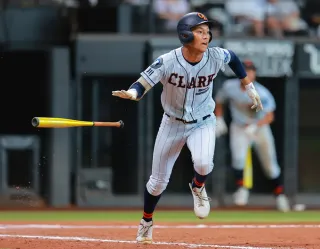 クラーク、総力戦制す　旭龍谷に11-10　夏の高校野球・北北海道大会