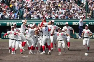 智弁和歌山が5年ぶり4度目優勝 夏の甲子園大会、健大高崎を下す