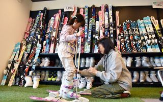 子ども用スキー レンタルや中古人気 札幌市教委の譲渡会、申し込み１０