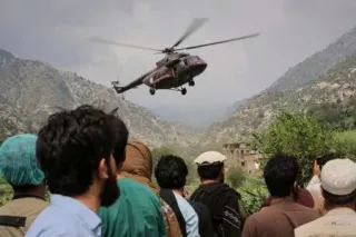 アフガン地震、死者1400人超　負傷3千人以上、救助に時間