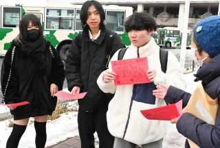 「赤紙」配り平和訴え　太平洋戦争開戦日に合わせ　北見