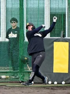 阪神主力が沖縄で合同自主練習　森下は快音、中堅守備も