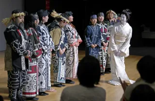 坂東玉三郎さん、ウポポイで舞を披露　歌舞伎とアイヌ文化のつながり確認　