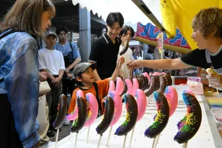 露店や大行進　例大祭熱く　稚内・北門神社、5日みこし渡御
