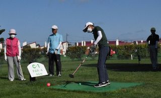 秋の風感じて 江別でパークゴルフ・ユベオツの風杯：北海道新聞デジタル