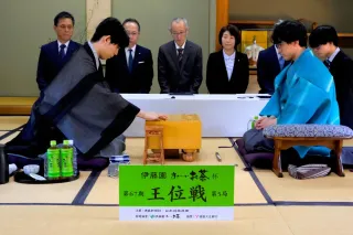 将棋・王位戦第5局　角換わりの戦いに　徳島で始まる
