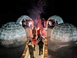 イグルーでたき火楽しむ　喜茂別「雪月花廊」で催し