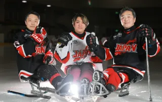 ドリカムの衣装など展示 池田・ワイン城の「DCTgarden IKEDA」館内 1日