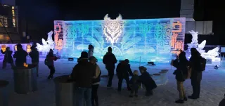 巨大な氷彫刻　アイヌ文化の魅力PR　狸小路「空き地」でイベント