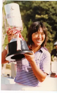 私のなかの歴史 プロゴルファー・吉川なよ子さん＞きょうも猪突