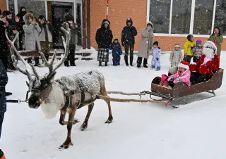 トナカイとサンタさん来た　幌延の保育所でクリスマス会