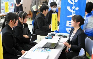 釧根企業の魅力　高校生らにPR　中標津で合同説明会