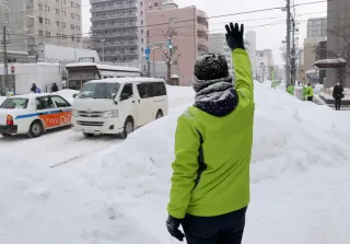 厳冬の衆院選、支持拡大苦心　通らぬ声、街宣車入れず、道路は渋滞…