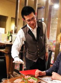 ＜小樽　おもてなしの現場から＞小樽バイン＝色内1　学び共有、LINEで密に