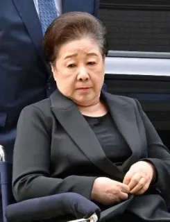 教団創設者の妻、自身を神格化 息子らと後継争いも：北海道新聞デジタル
