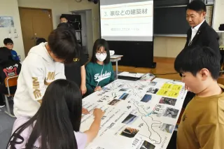 北方領土の地図作り学ぶ　羅臼・春松小でワークショップ