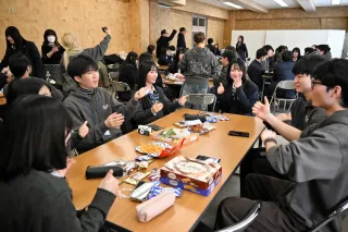 小樽雪あかりの路　韓国助っ人団体を歓迎　未来創造高生、ゲームで交流