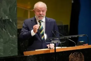 米ブラジル首脳鉢合わせ会談合意　演説では非難合戦も抱擁交わす