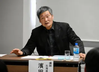 ヒグマ対策「電気牧柵が効果的」　猟友会士別支部長、議員研修会で講演