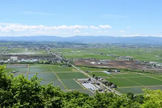 住みここち1位の東川町と28位の東神楽町－中核都市・旭川に近接、子育て世代が移住　住宅政策に課題も