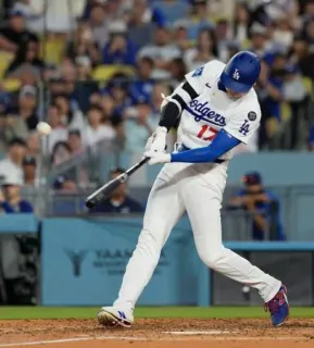 ロサンジェルスドジャースバッター大谷翔平リポビタンD北海道日本ハム時代 大谷翔平が復帰のドジャースはレンジャーズに1-0で勝利