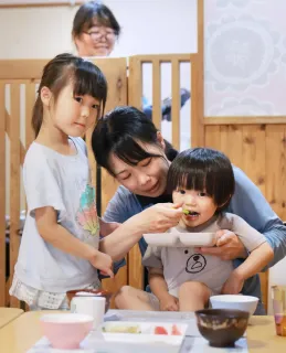 ＜札幌　ともに生きる子育て村　麦の子会30年＞㊤　子も親もまるごと支援