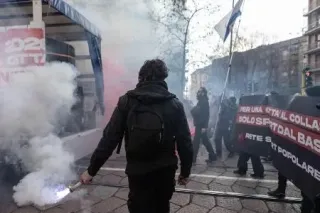 組織委、五輪抗議大規模デモ批判　「暴力的で逸脱している」